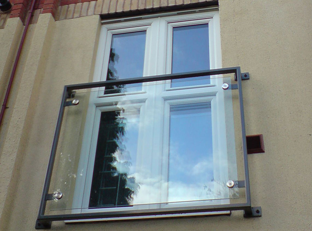 A frameless glass Juliet Balcony